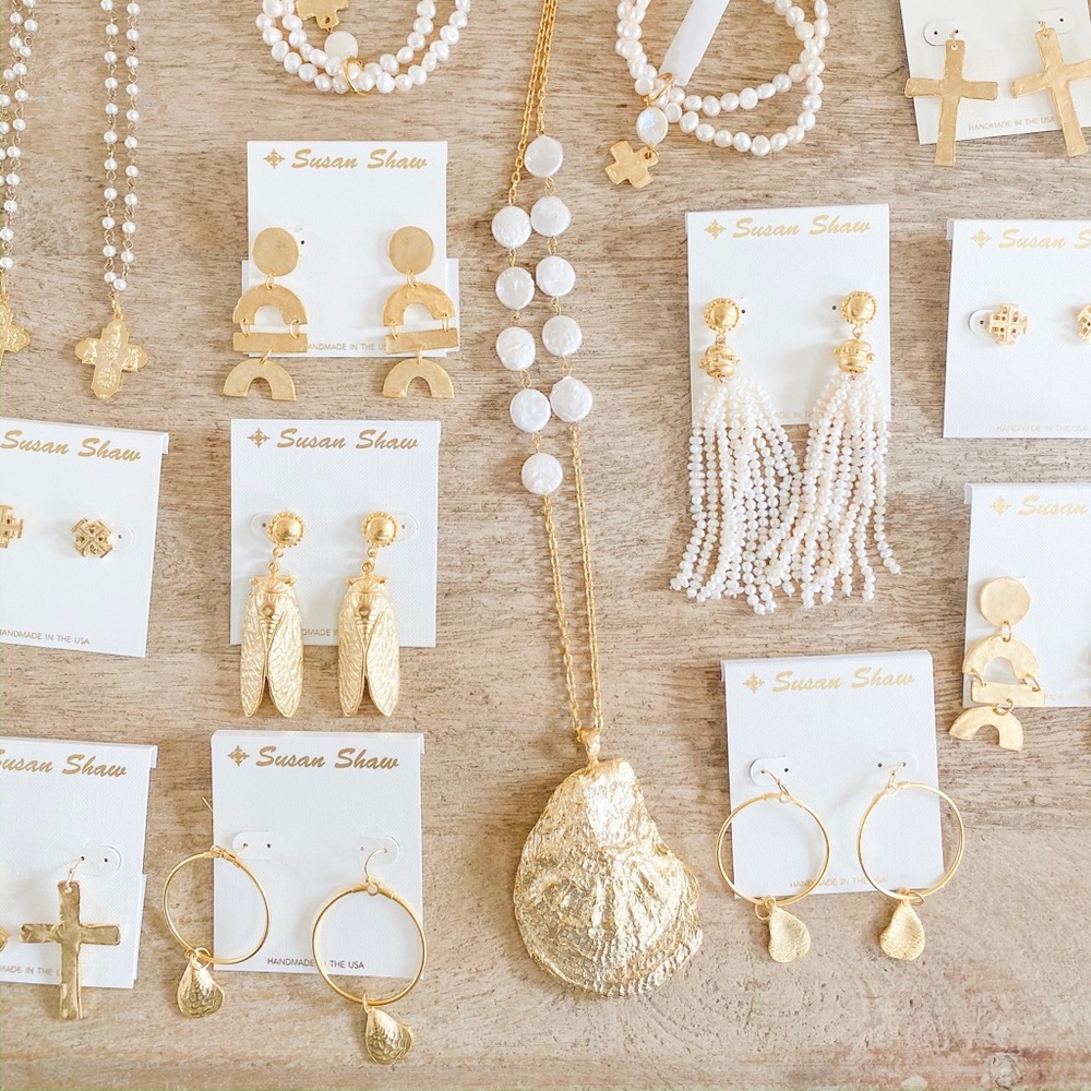 Susan Shaw gold oyster necklace